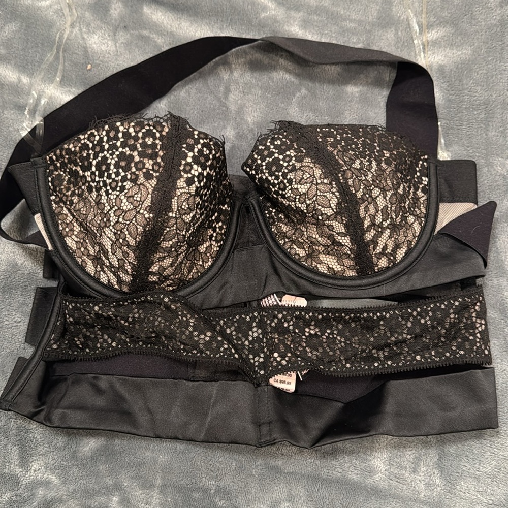 VS LINGERIE NWT 34 C